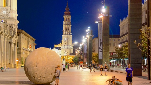 Zaragoza entre los rasgos de su historia