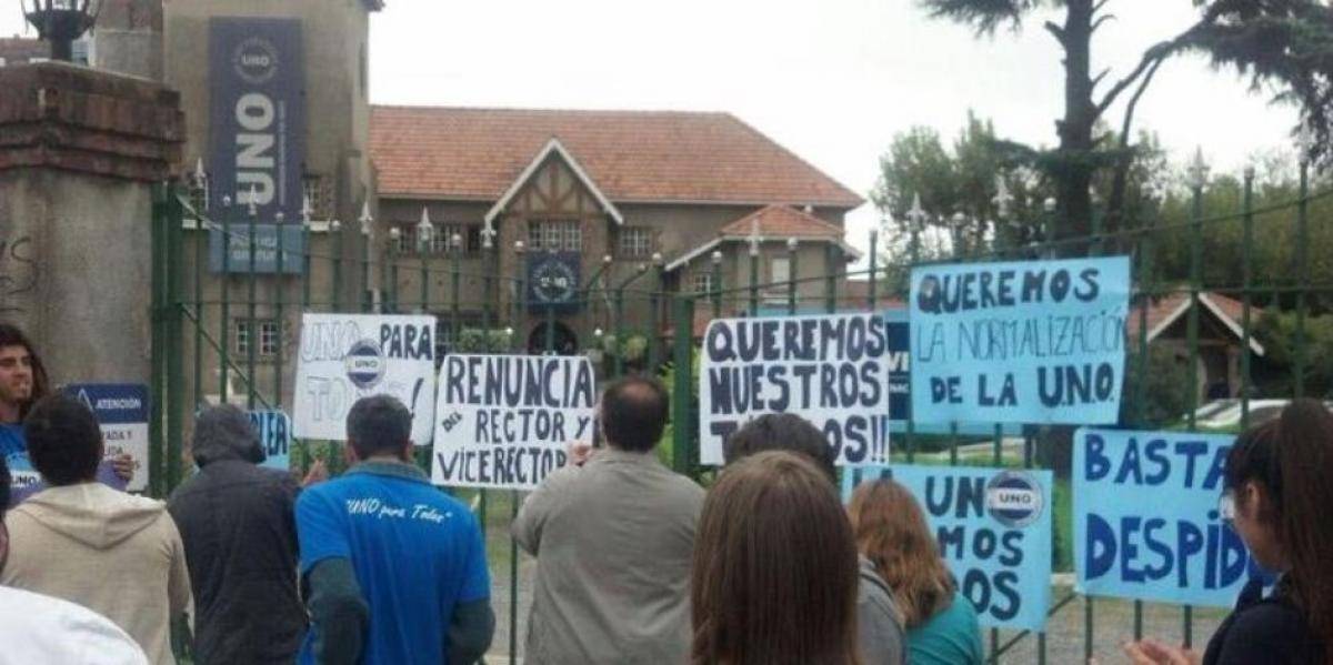 Menéndez celebró que la "Universidad Nacional del Oeste es libre", luego de que removieran del rectorado al hijo de Othacehé