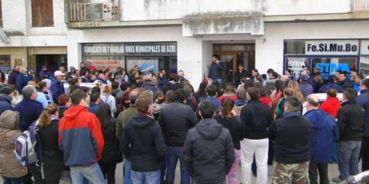 Otro conflicto para Bertellys paro y movilización de trabajadores municipales en Azul