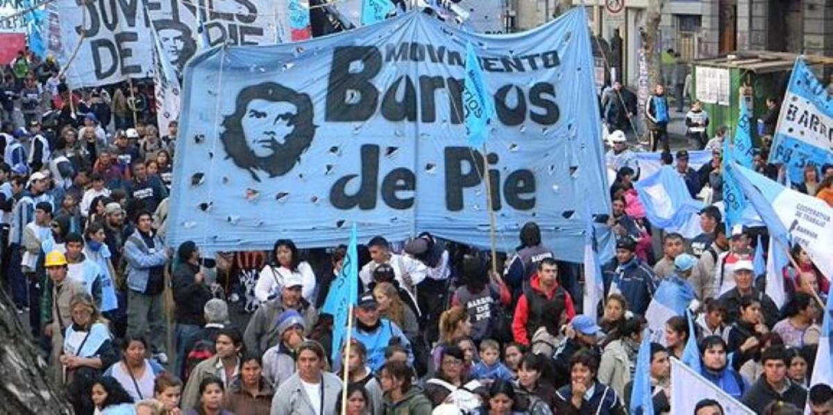 Para pedir trabajo y ayuda social, Barrios de Pie realiza la "marcha de los curriculum"