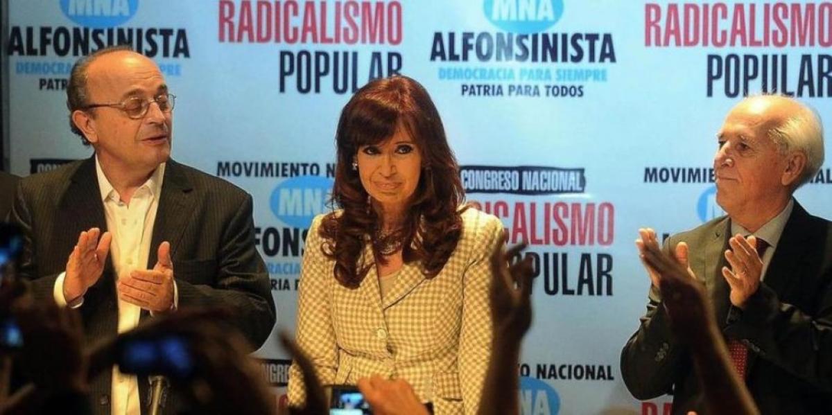 CFK llega al Estadio de Atlanta para conmemorar junto a la UCR popular el centenario de la presidencia de Yrigoyen