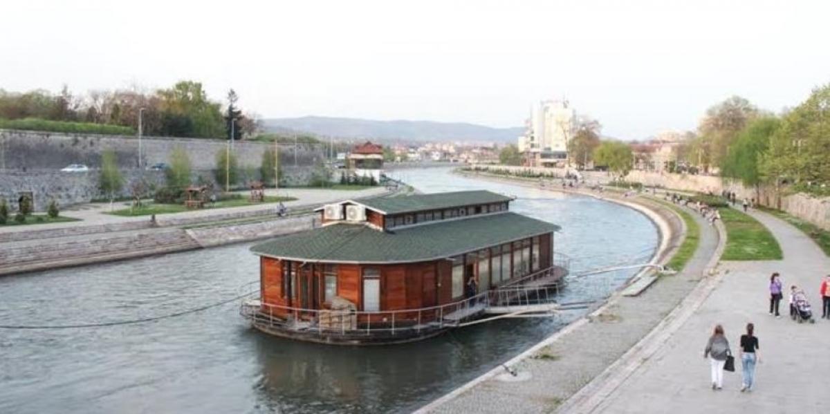 Bonaerenses por el mundo Por las márgenes del río en Nis, Serbia