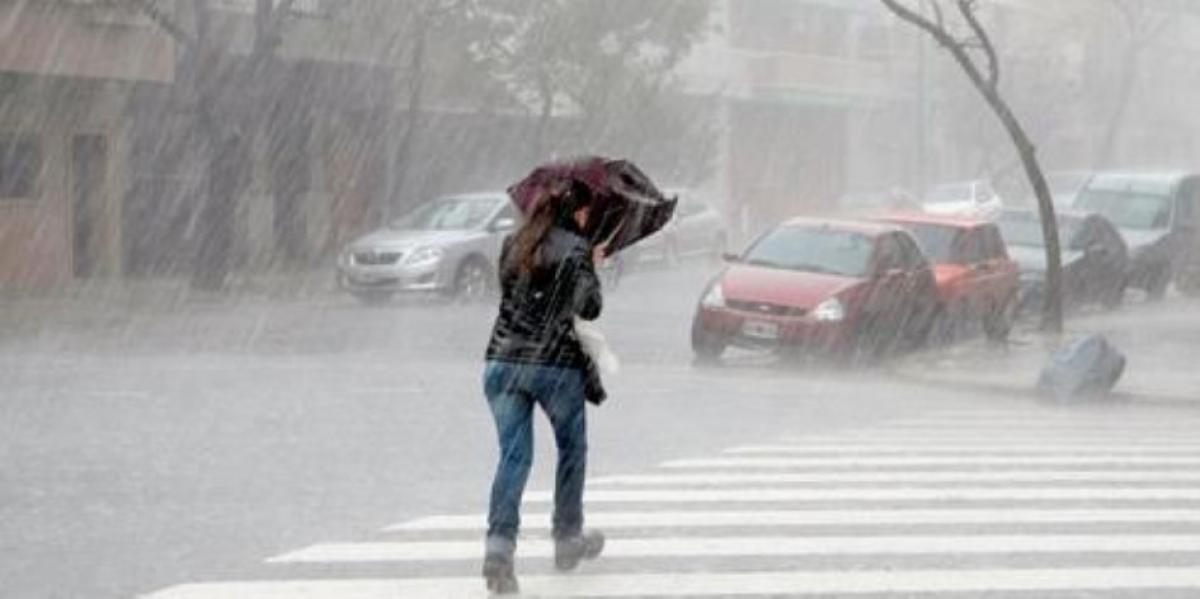 Por las intensas lluvias y el viento, suspenden las clases en Mar del Plata