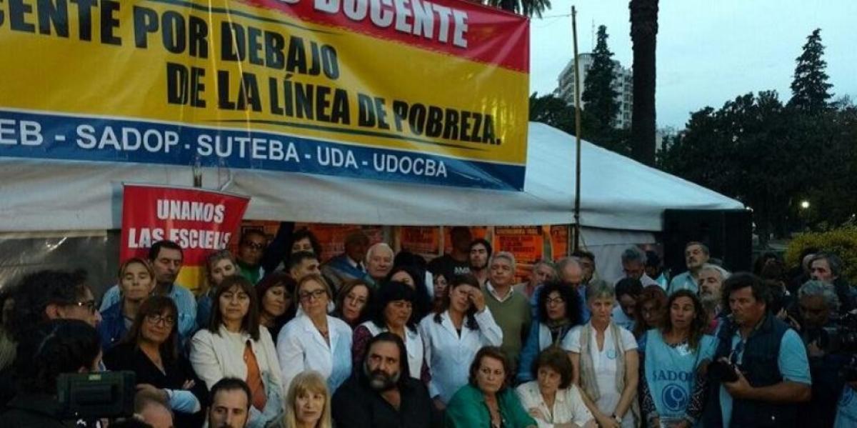 Tras debatir los pasos a seguir, los docentes no hacen paro y exigen una "urgente convocatoria"