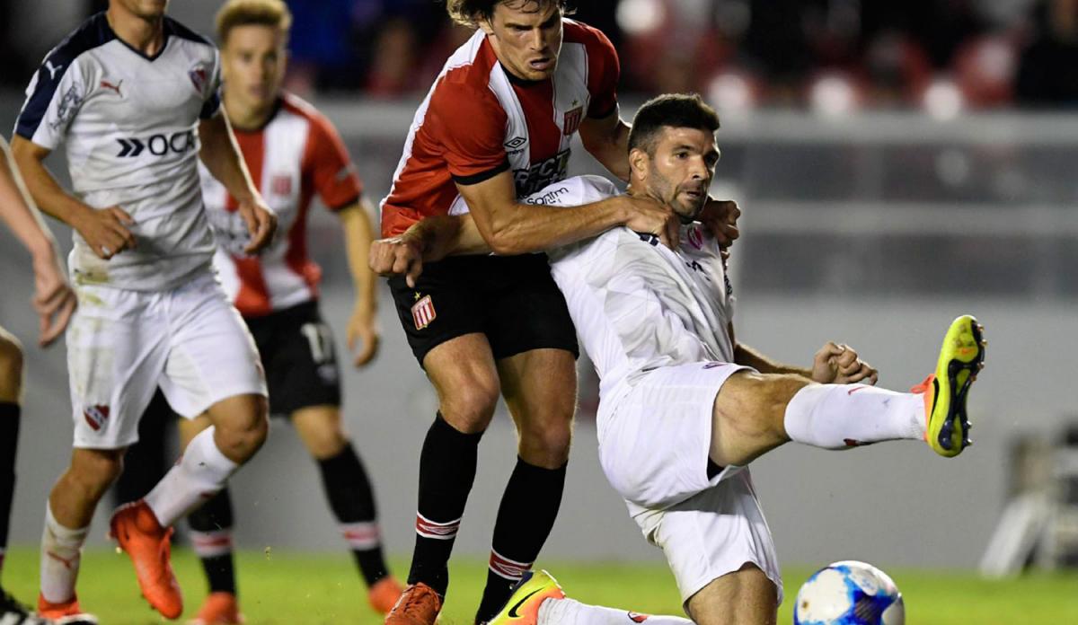 Estudiantes arranca visitando a Independiente