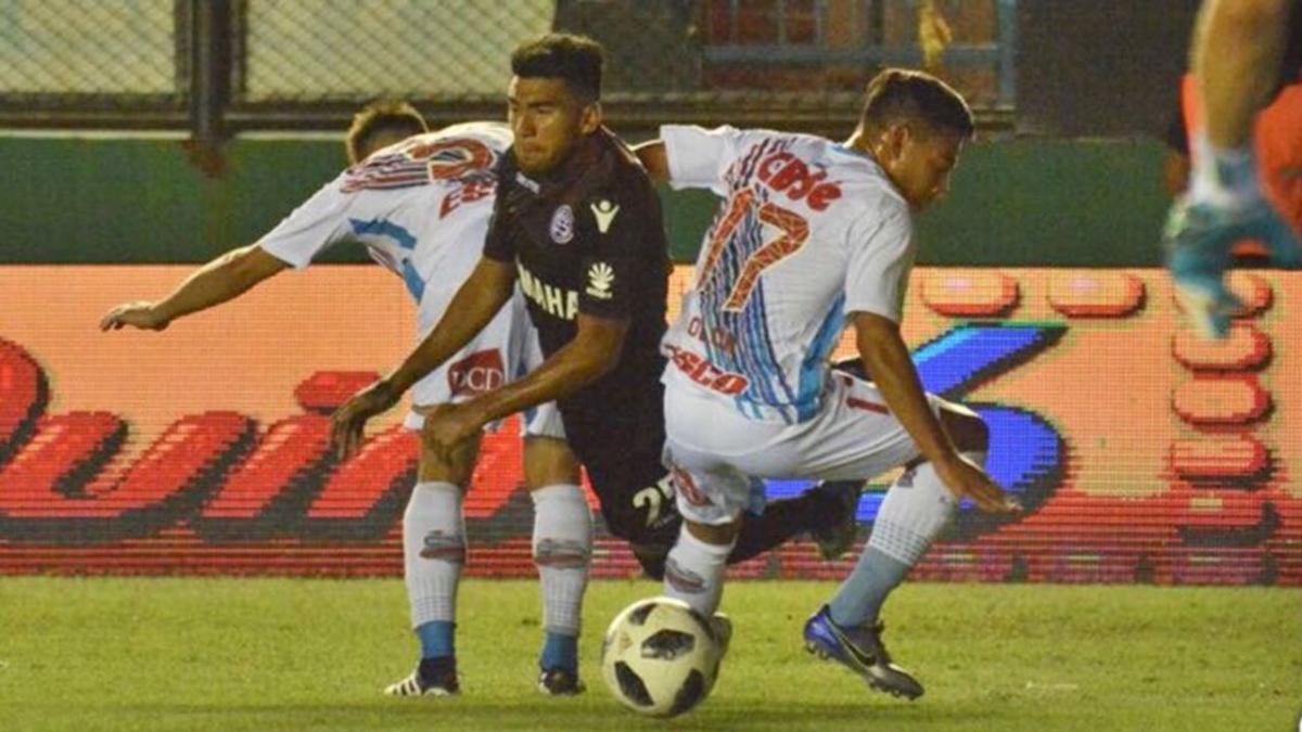 En el comienzo de la fecha 18, Arsenal volvió a sumar de a tres