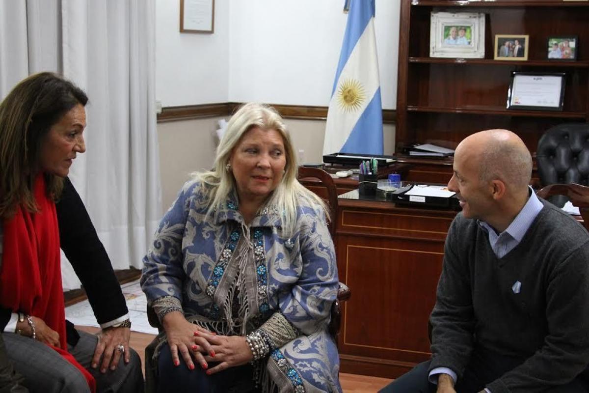 Científicos aseguraron que es "inviable" el proyecto para sacar el feto y ponerlo a incubar para evitar abortos