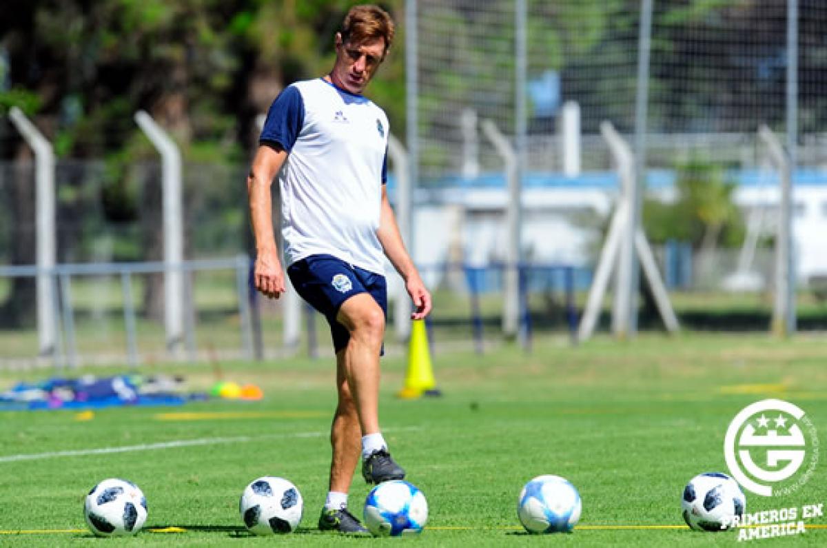 Aunque no lo confirmó, Sava ya tendría el equipo para jugar ante Atlético Tucumán