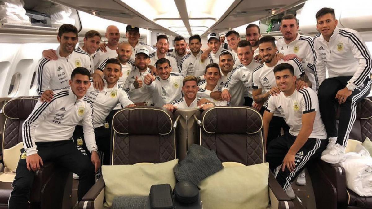 A 13 días de Rusia: Argentina partió rumbo a Barcelona