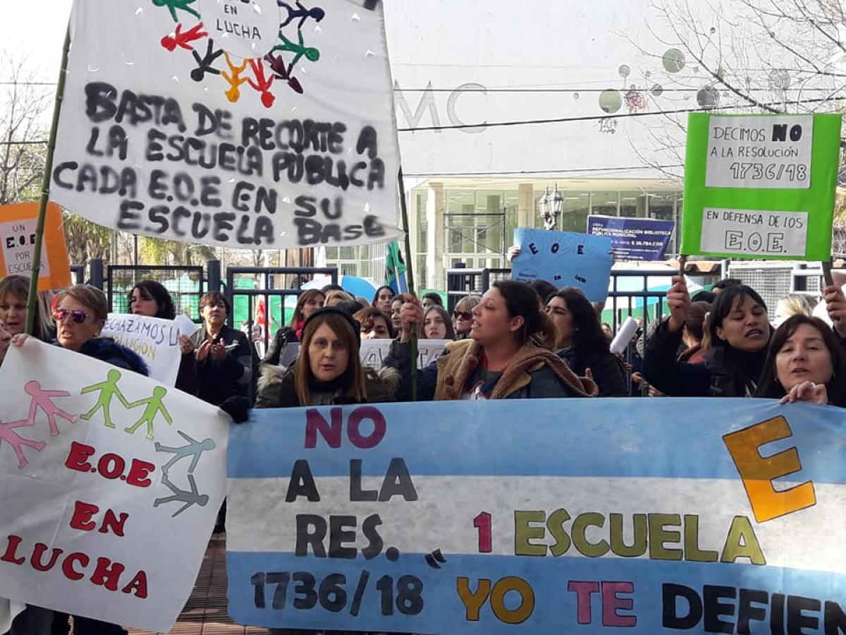 La Plata: masiva marcha para que Vidal dé marcha atrás con el ajuste en los Equipos de Orientación Escolar