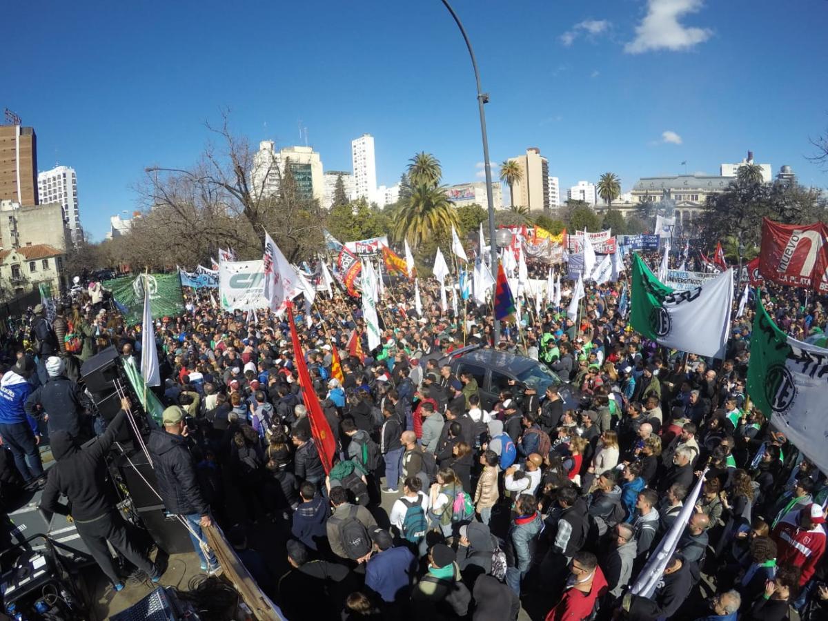 Astillero Río Santiago: "la carpa la vamos a instalar y vamos a esperar acá la respuesta"