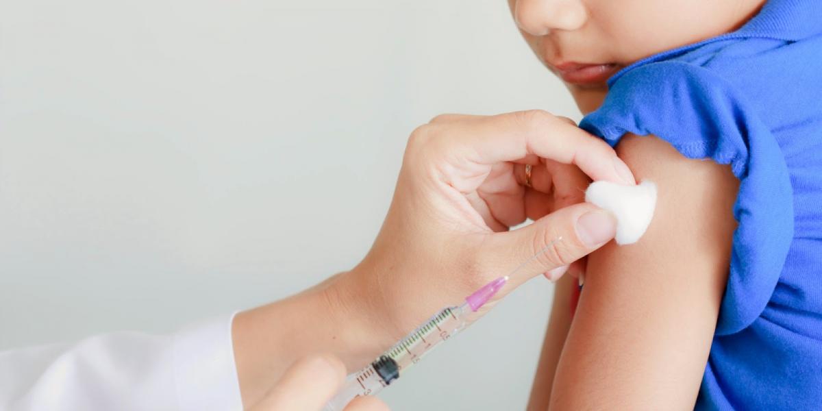 El Gobierno quitó del calendario de vacunación el refuerzo contra la meningitis