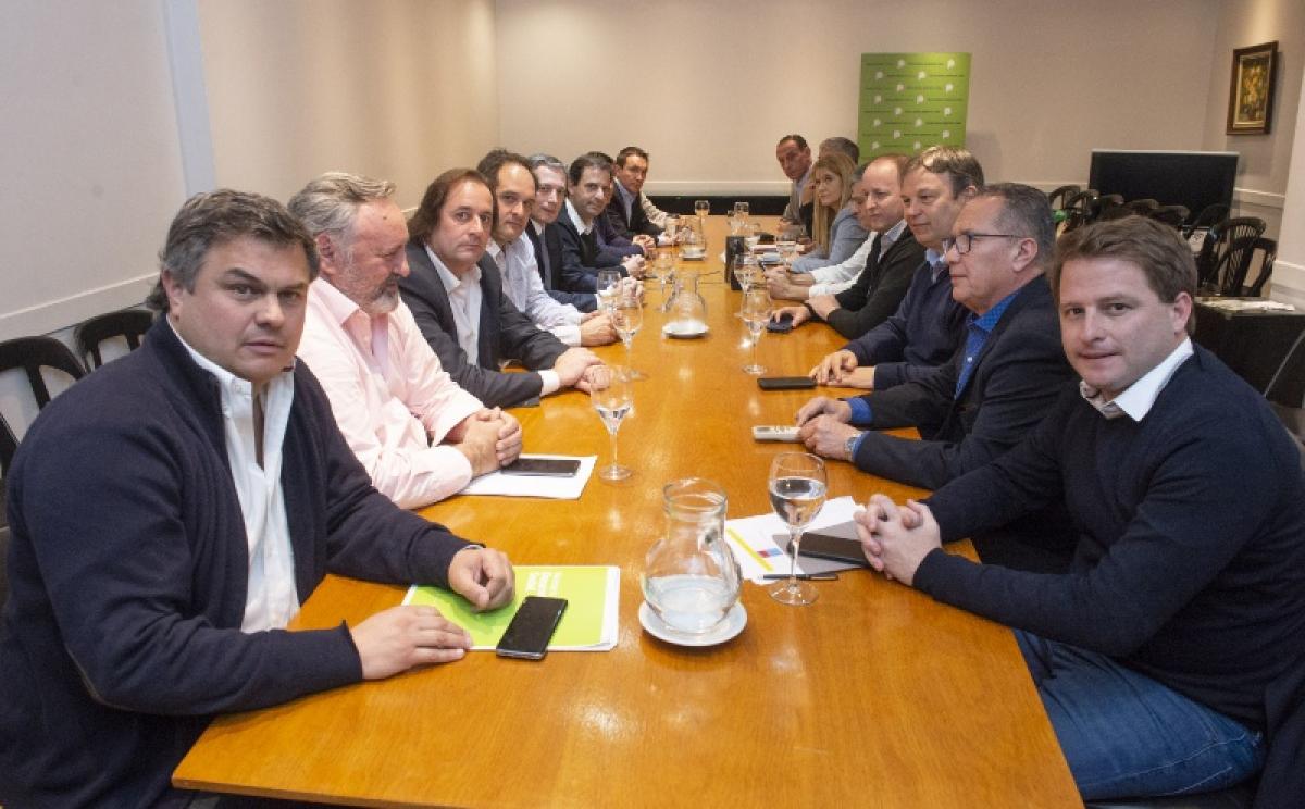 Intendentes peronistas pidieron a Vidal “fondos extraordinarios” para alimentos y ayuda social