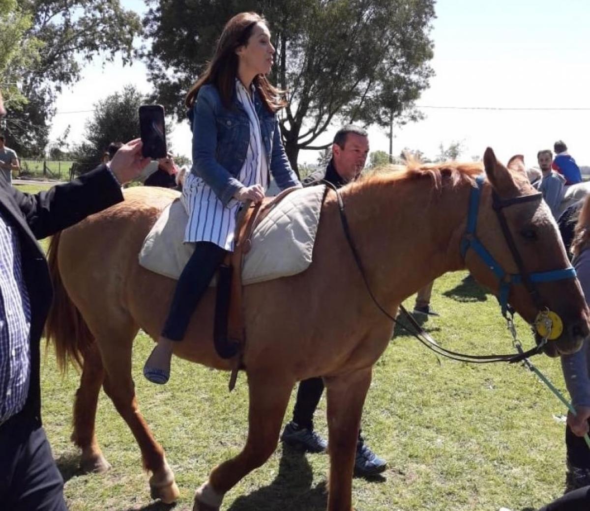 Helicóptero, cabalgata y reunión de Gabinete en Las Flores