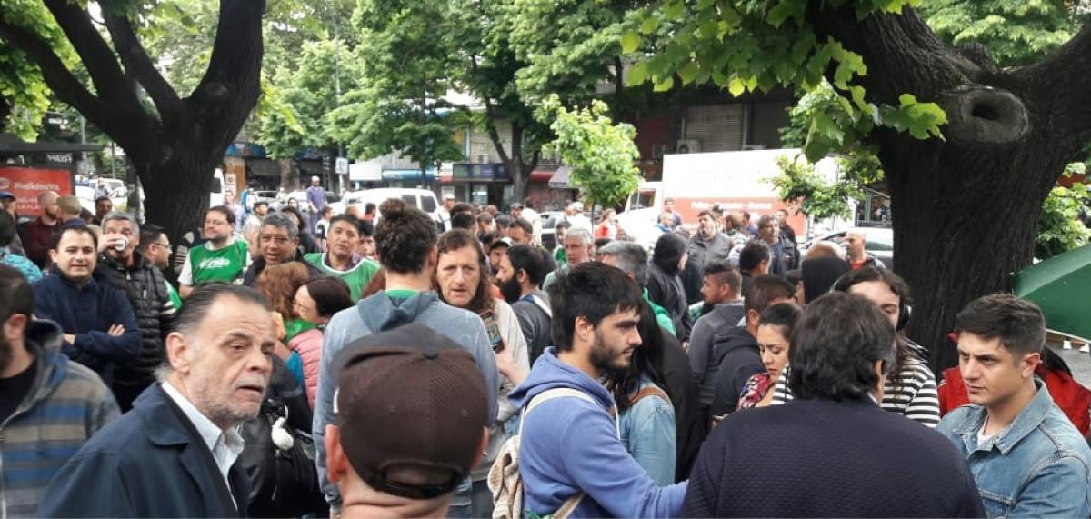 Con cientos de trabajadores del Astillero  afuera de la fiscalía, declaran De Isasi y Banegas