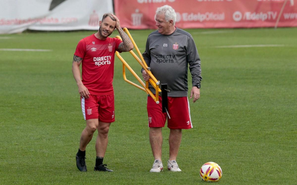 Benítez recupera jugadores y movería el equipo