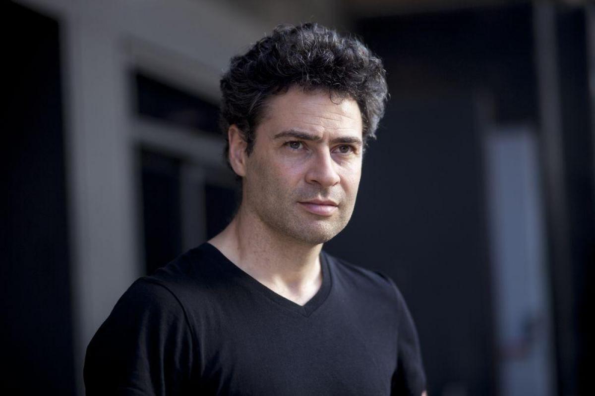 Iñaki Urlezaga: "Un país en el que se lucha para que no se cierren las escuelas, la cultura no tiene espacios"