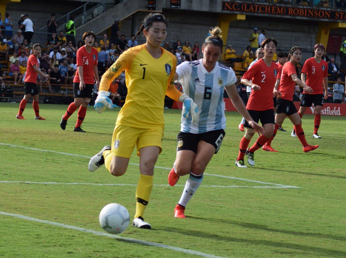 Las chicas comenzaron con el pie izquierdo en la Copa de las Naciones