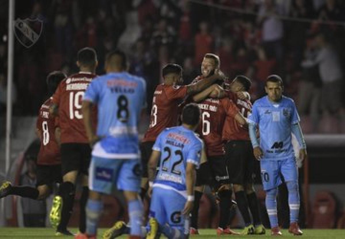 El Rojo goleó en la Sudamericana y tiene un pie en la segunda ronda