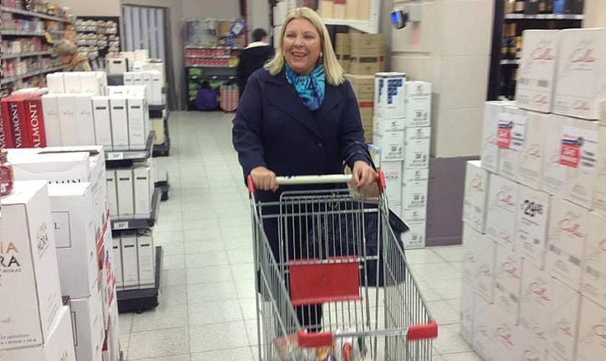 El Gobierno tensiona la relación con Carrió y dilata la "ley de góndolas"