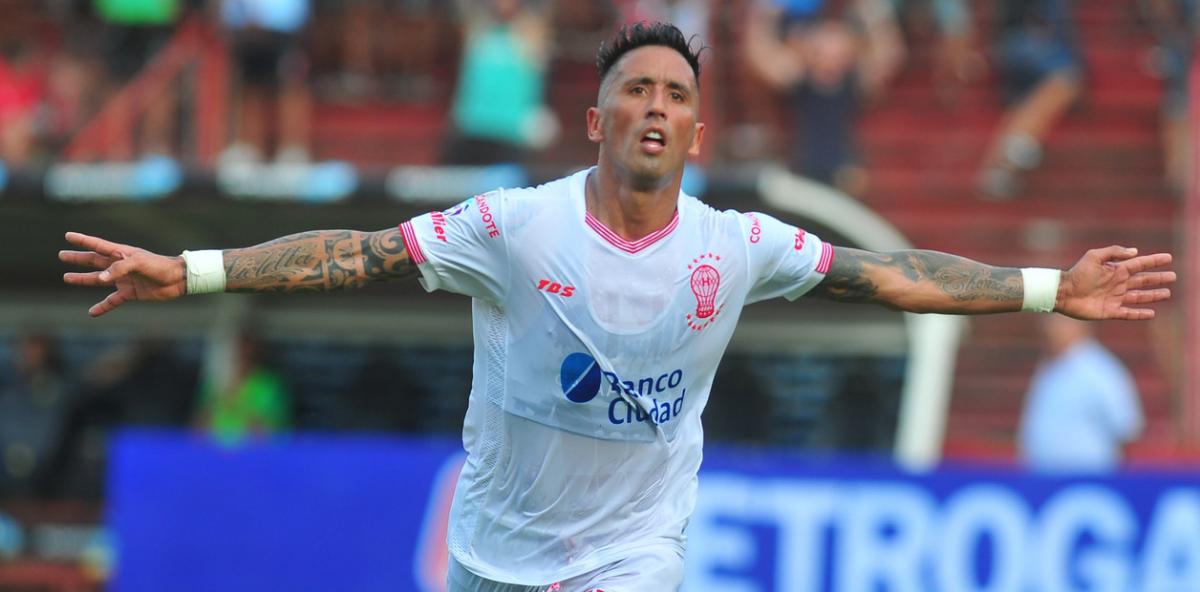 Sin Silva y Hurtado ¿Llega Lucas Barrios?