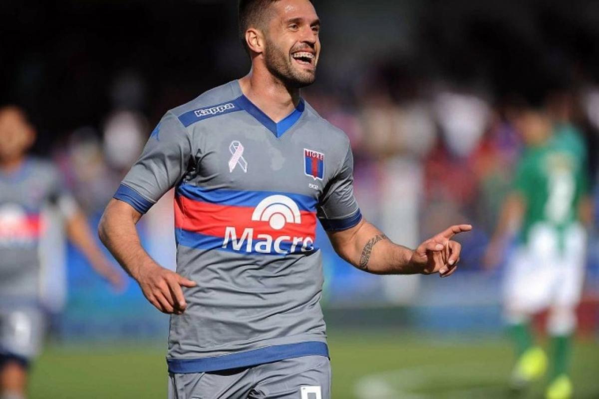 Federico González, cerca de Estudiantes