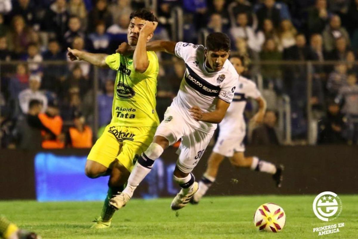 Por un lugar en octavos, Gimnasia se enfrenta ante Defensa