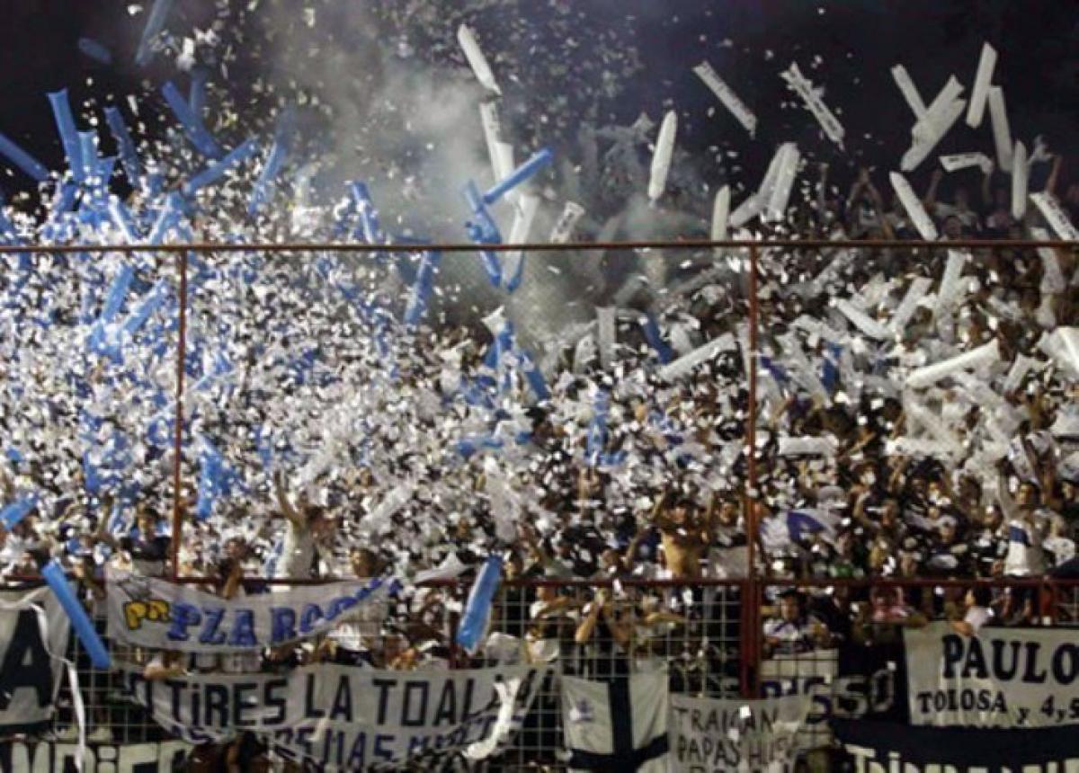 Para ver al Lobo en Lanús, 800 pesos