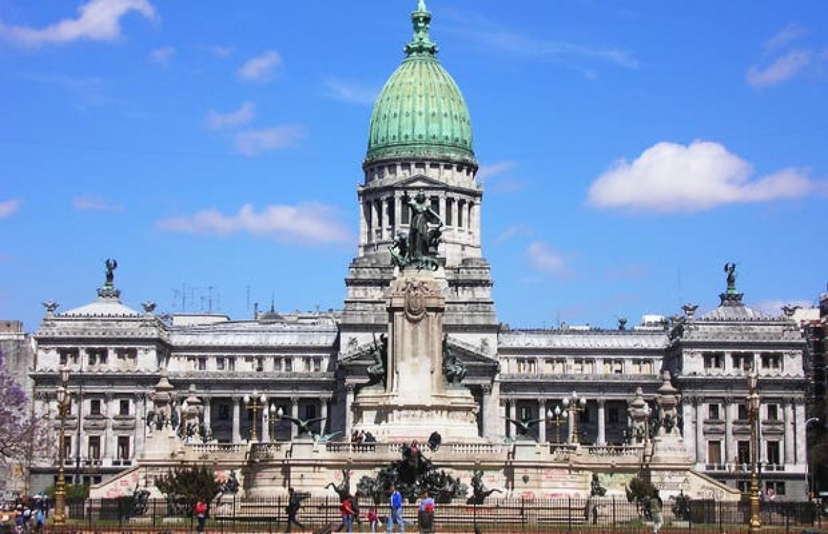 Ahora sí al Congreso: El Gobierno envío un proyecto de ley de "reperfilamiento" de la deuda