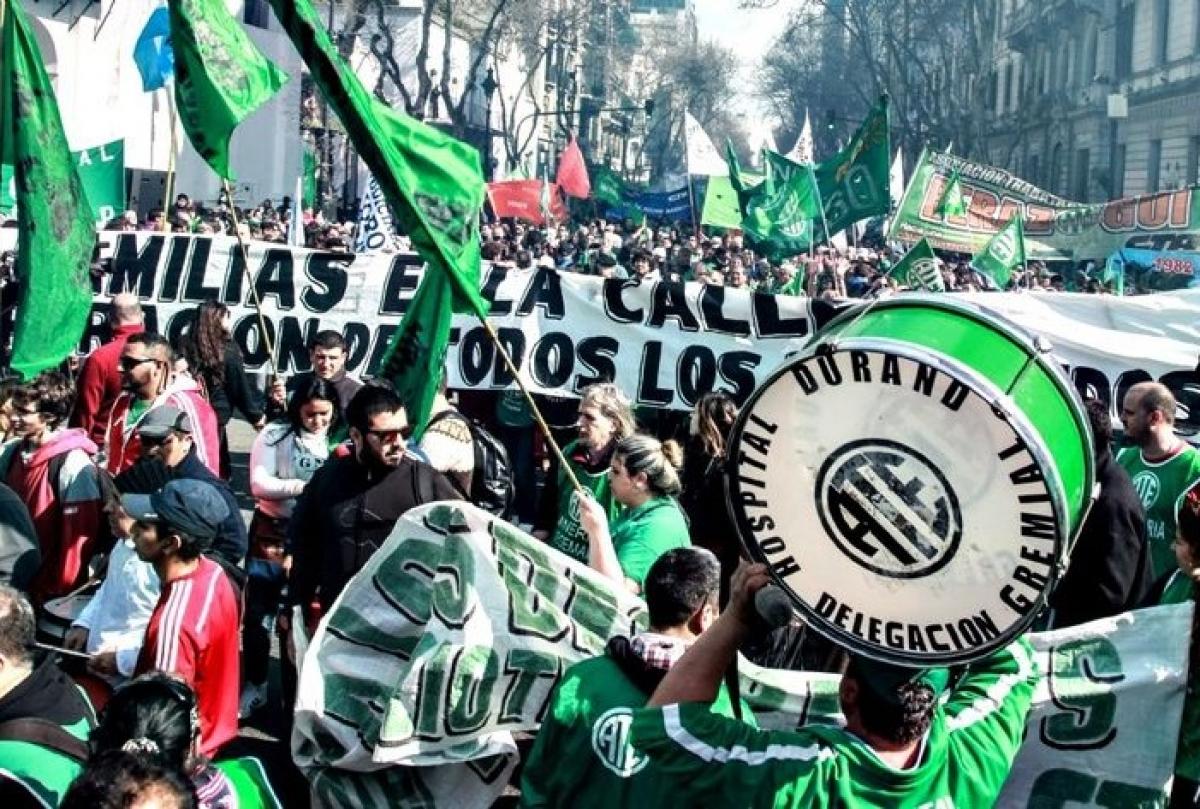 Estatales vuelven a las calles para reclamar mejoras salariales