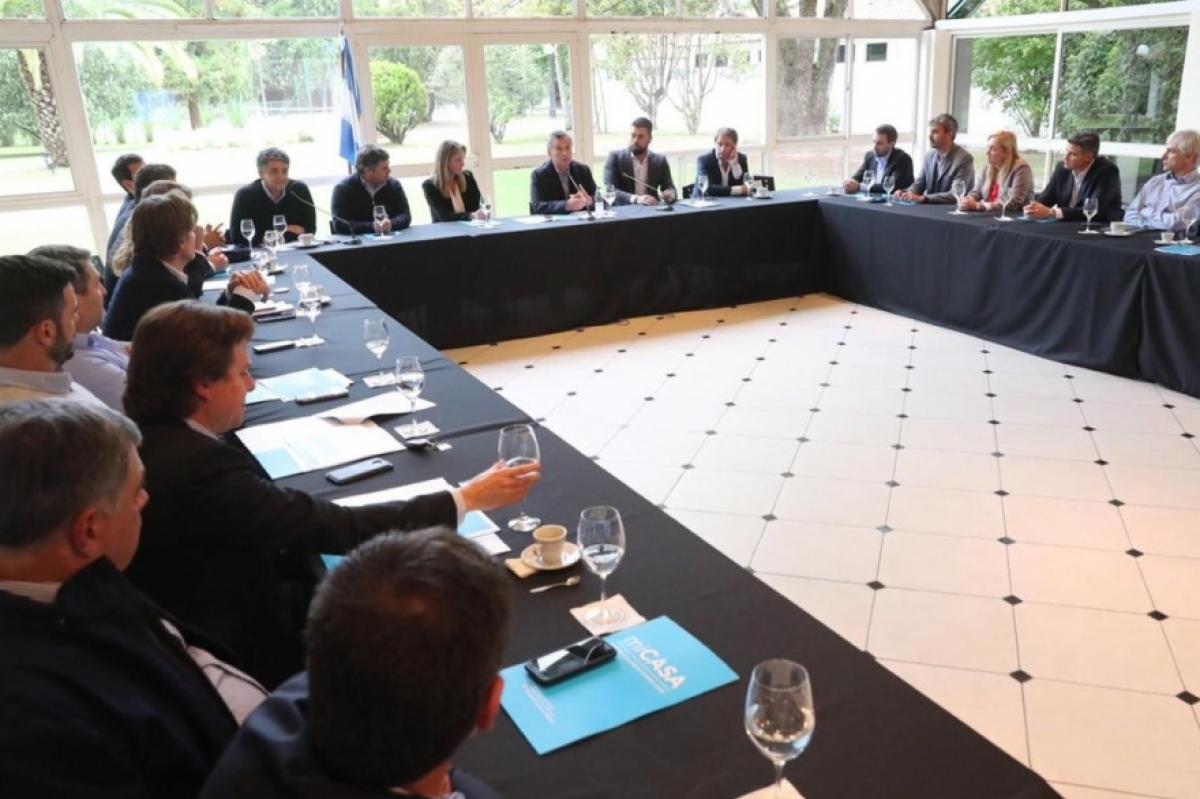Mientras los intendentes se despegan, Macri juntó a los "sin tierra" de la provincia de Buenos Aires
