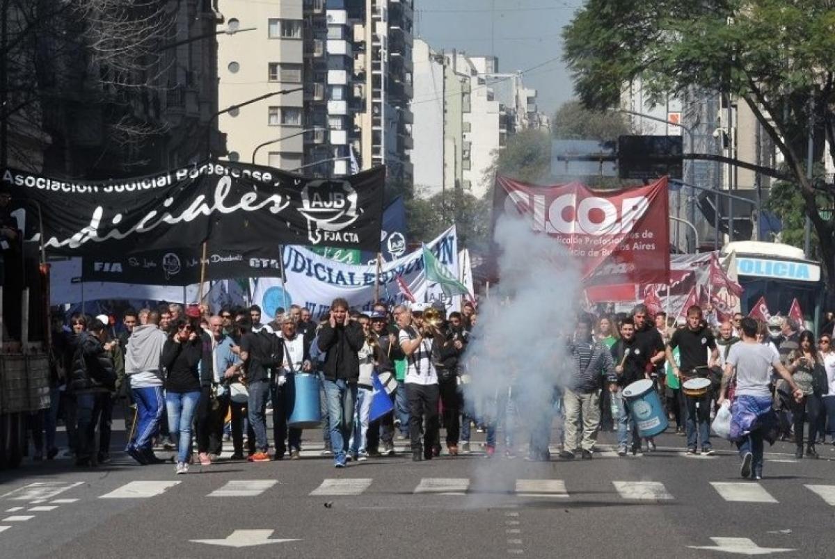 Trabajadores de la salud y judiciales vuelven a las calles contra Vidal