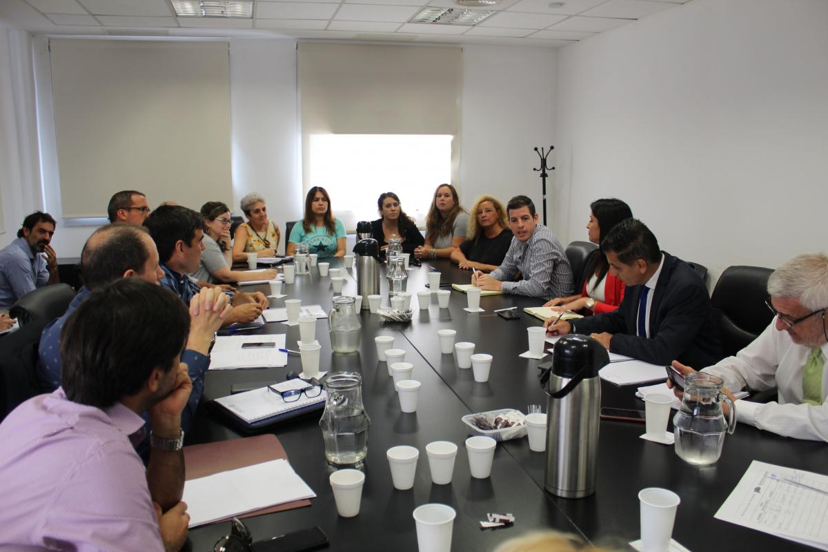 El Gobierno de Kicillof aclara que los estatales contratados también cobrarán el aumento