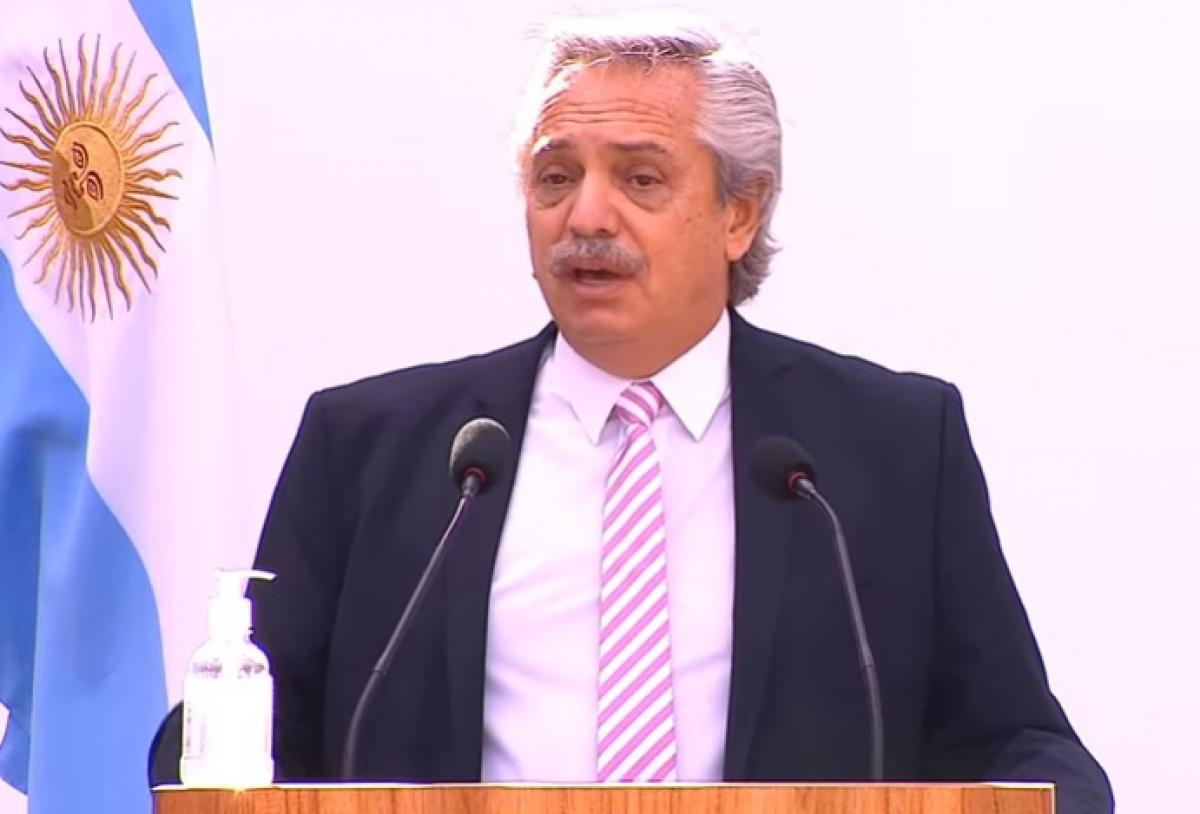 Fernández inauguró un "hospital solidario" en Pilar y lanzó guiños a empresarios