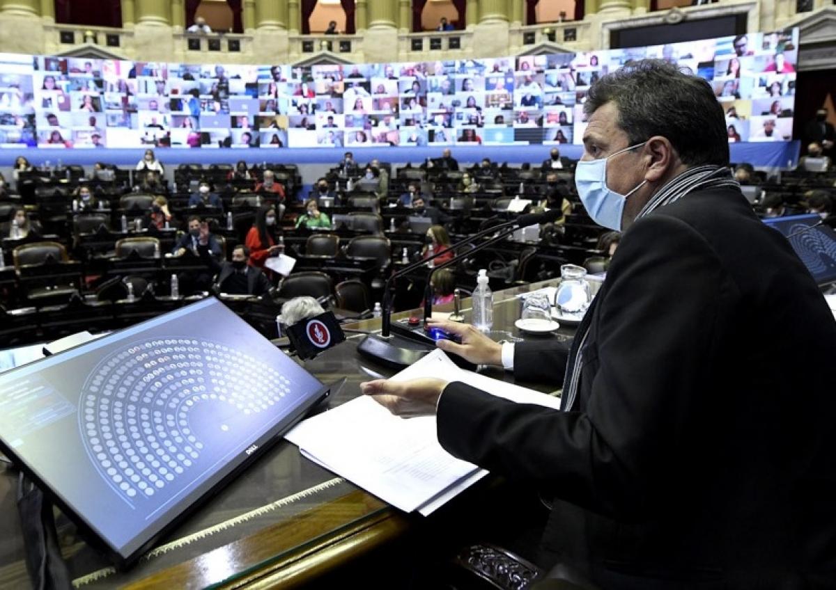 El Gobierno incluirá a legisladores en el cepo al dólar y envía un gesto a la opinión pública