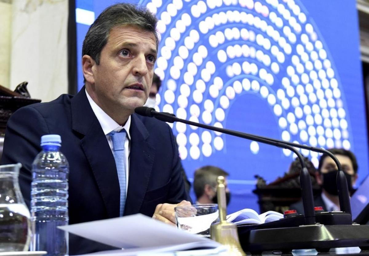 Massa cara a cara con la misión del FMI en el Congreso