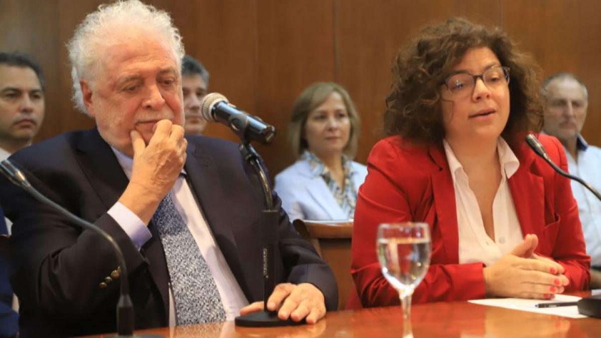 El Gobierno evalúa la opción de vacunar más gente con la primera dosis y retrasar la segunda aplicación