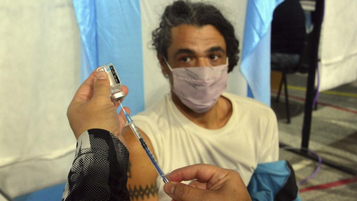 Ya se vacunó a más del 35% de la población argentina con al menos una dosis contra el COVID-19