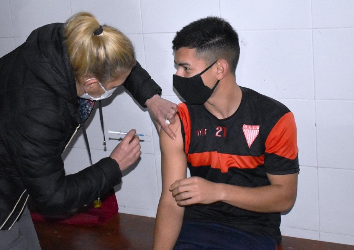 Provincia envió los primeros 100 mil turnos para vacunarse a adolescentes