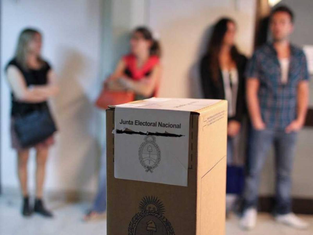 La política por un lado, la sociedad por otro ¿PASO en falso?