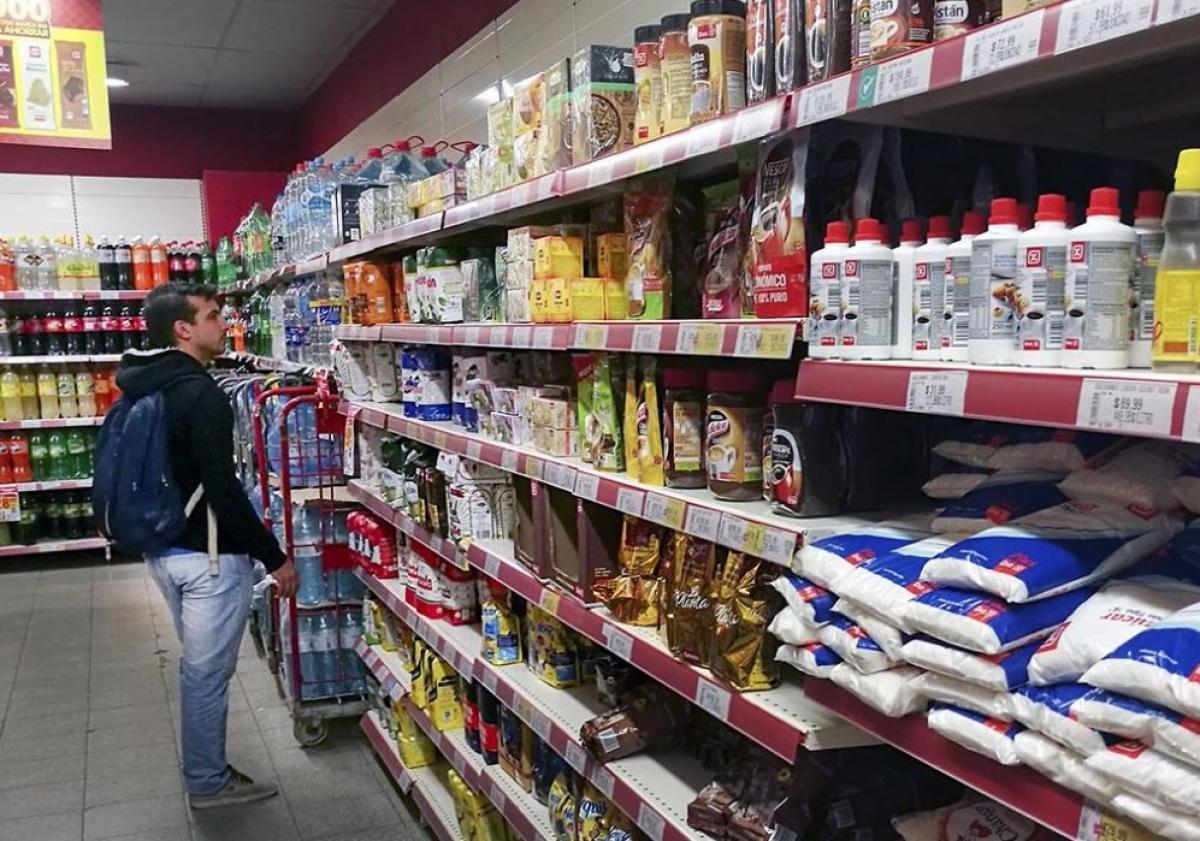 El Gobierno pide congelar precios de casi mil productos hasta fin de año
