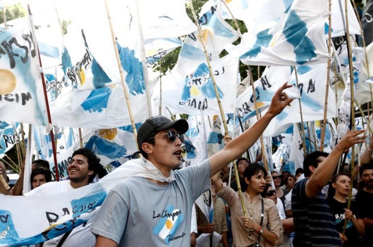 La Cámpora lanzó un nuevo cántico donde llama a “no pagar la deuda”