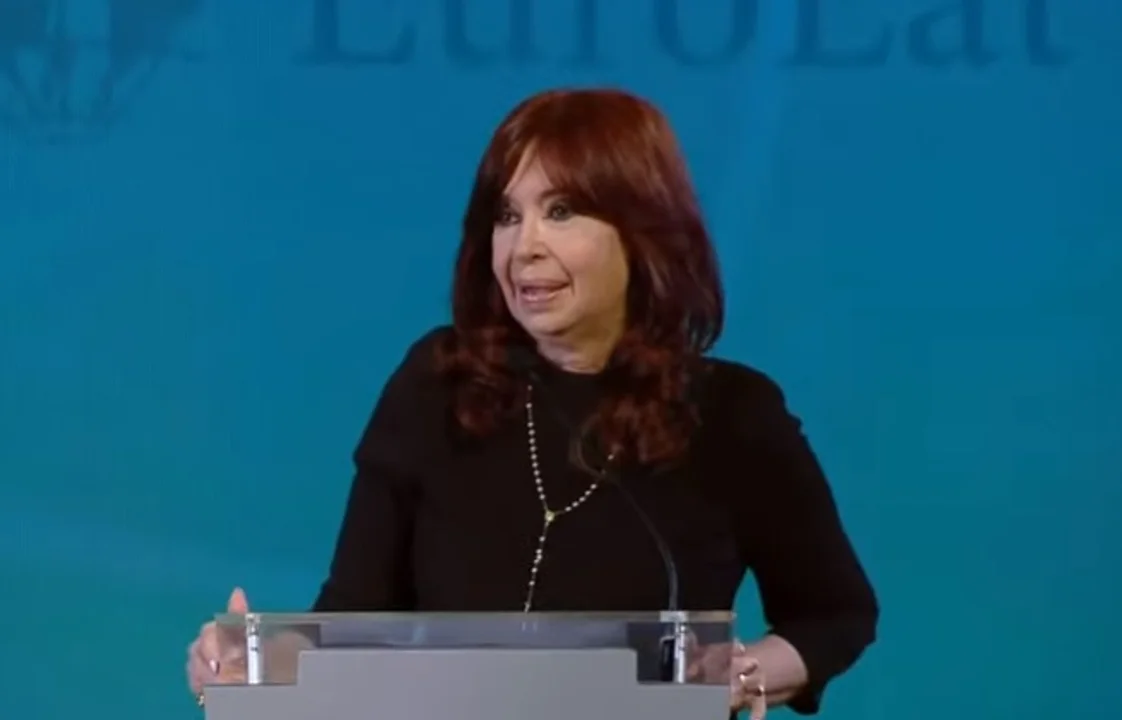 CFK: "Que te pongan una banda y que te den el bastón, no significa que tengas el poder"