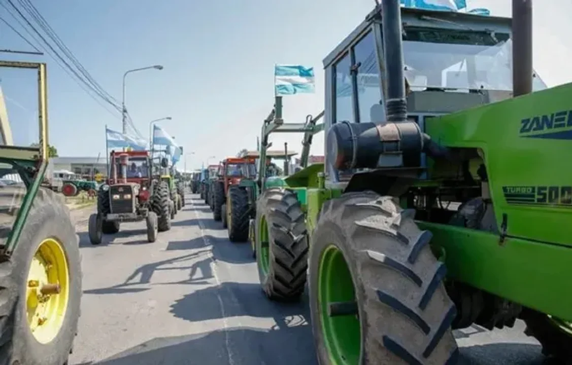 Ruralistas se movilizan con sus tractores hacia Capital con el aval de Larreta