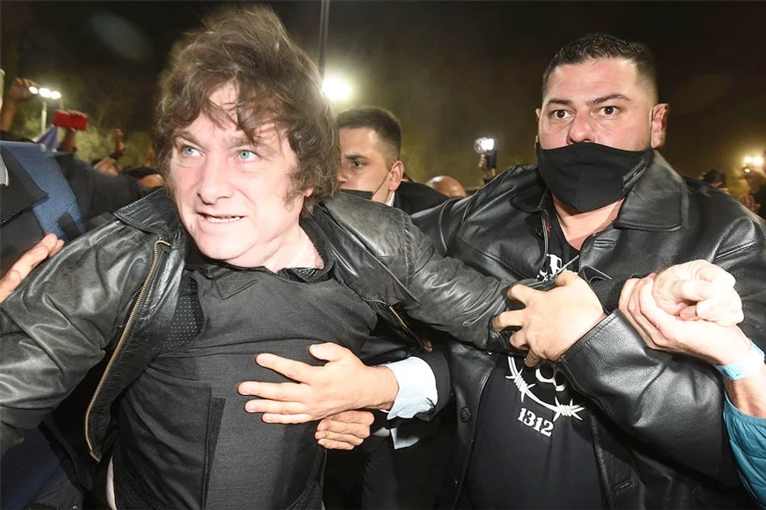  Milei: "Larreta's Boys, ¿no les molestaba cuando Vidal se escondía en una base militar?"