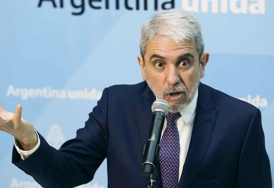 Aníbal Fernández volvió a marcar terreno y dijo que al Presidente “no lo van a apretar con declaraciones estúpidas”