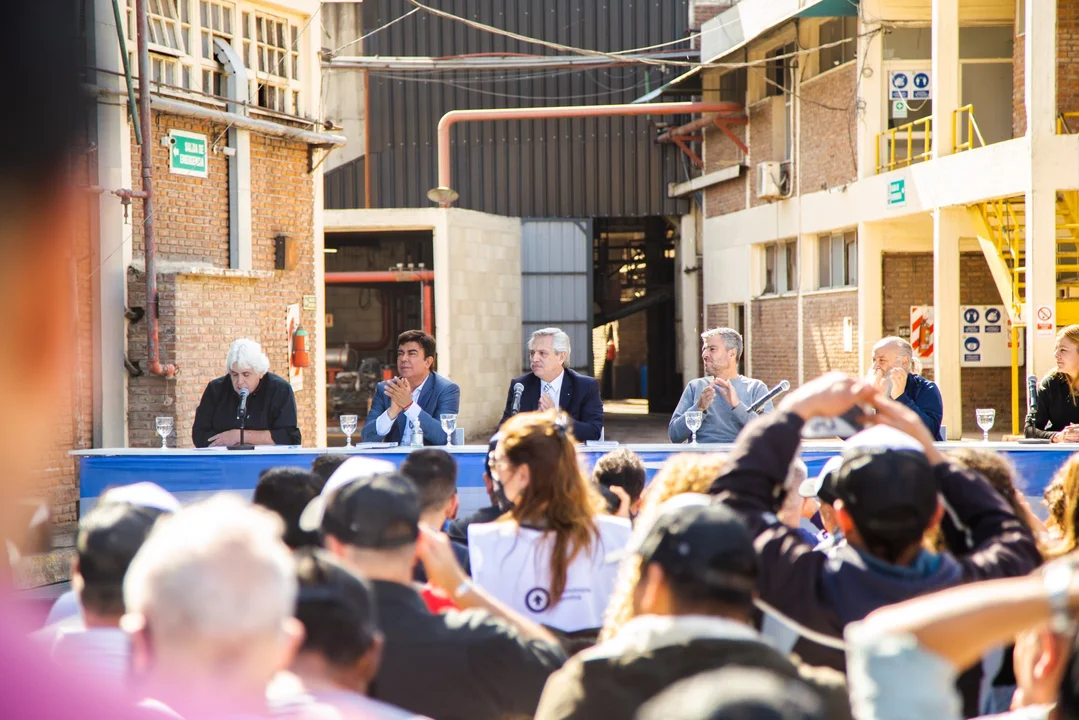 Alberto Fernández junto a Pérsico y Espinoza: Unidad y gestión