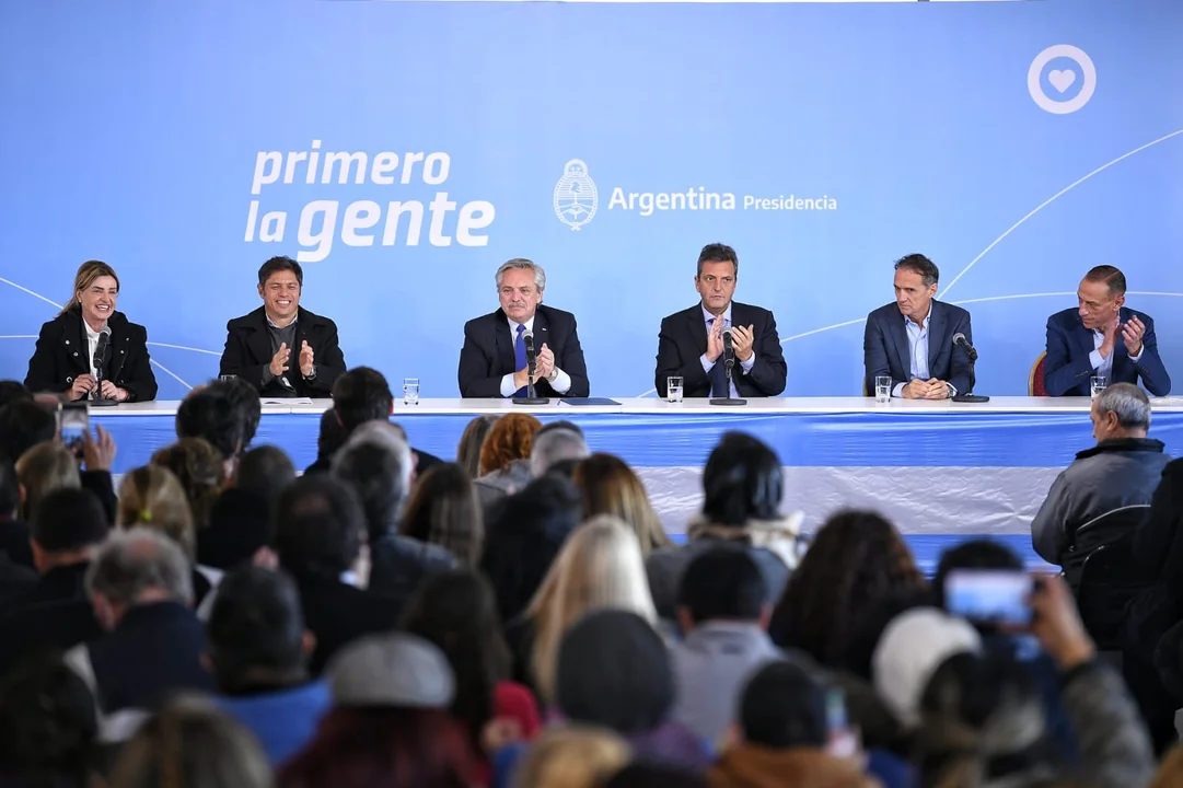 Alberto Fernández calificó al gobierno de Macri como "ladrones de guante blanco"