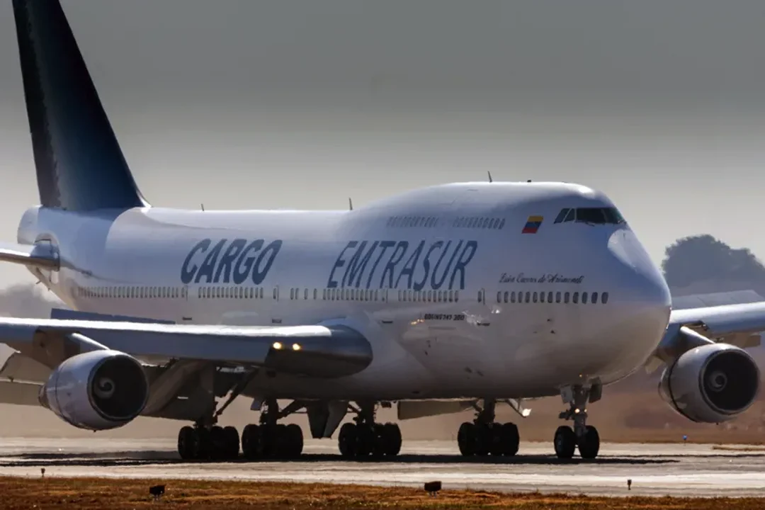 La Justicia ordena retener pasaportes de iraníes en avión venezolano detenido en Ezeiza
