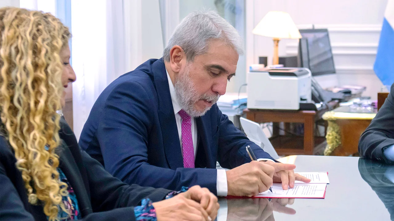 El macrismo denunció a Aníbal Fernández y a Agustín Rossi